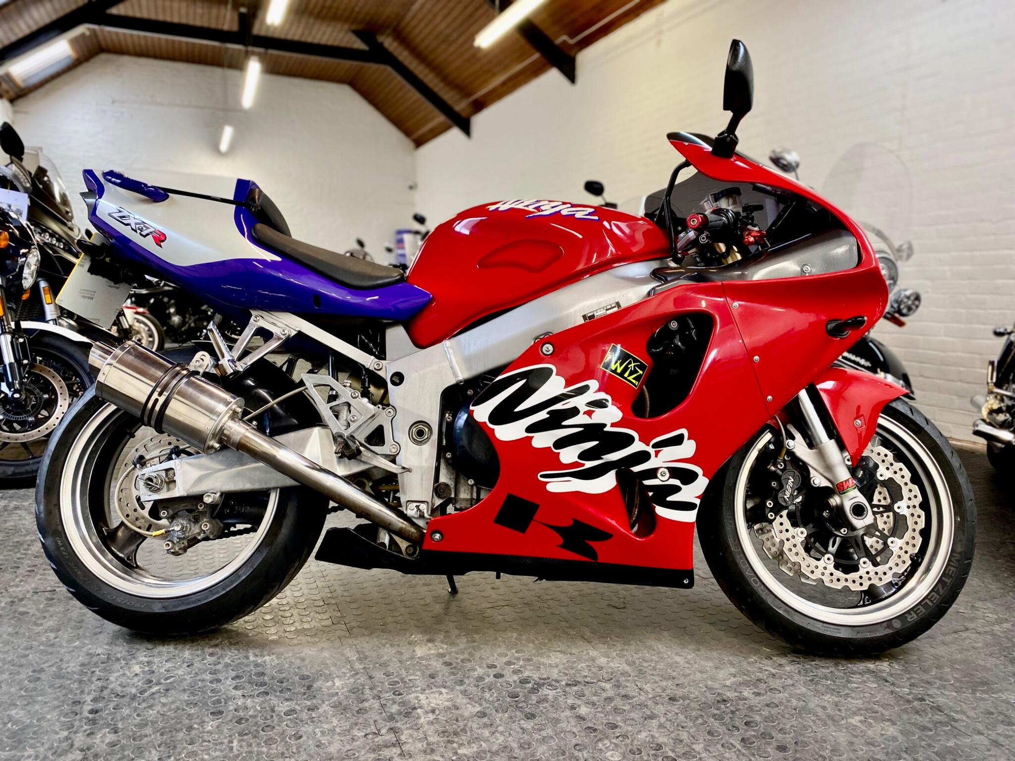 Kawasaki ZX-7R bikes for sale | AutoTrader Bikes